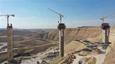 خور مايو│ النقل تستعد لإنهاء أعمال أعلى كوبري للقطار السريع في مصر.. ارتفاعه 80 مترا