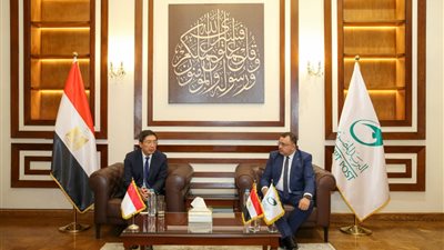 رئيس البريد يستقبل سفير سنغافورة بالقاهرة لبحث أوجه التعاون المشترك