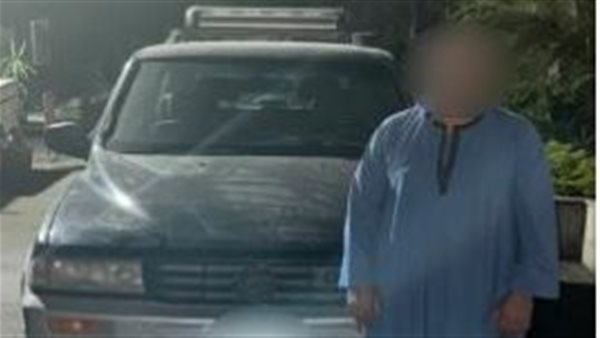 قائد السيارة 