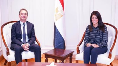 وزيرة التخطيط تبحث مع الوكالة الفرنسية للتنمية تعزيز الشراكة الاستراتيجية وتمكين القطاع الخاص
