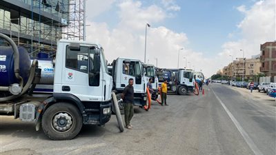 جهاز القاهرة الجديدة يستعد لاستقبال الشتاء بصيانة محطات الصرف واصطفاف المعدات للتأكد من جاهزيتها 