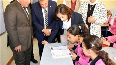 محافظ البحيرة تتفقد مدارس أبو حمص.. وتؤكد: 29 مدرسة جديدة تدخل الخدمة هذا العام و37 قيد الإنشاء
