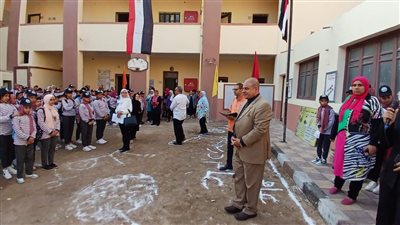 محافظ بني سويف يتابع مع التعليم انتظام سير الدراسة في أول أيام الفصل الدراسي 