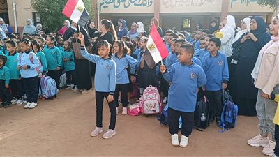 محافظ أسوان يتابع انطلاق العام الدراسي الجديد