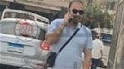 نجل صلاح التيجاني يساند والده أمام النيابة خلال التحقيق معه