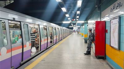 بعد توقفها لدقائق.. عودة حركة المترو إلى طبيعتها بالخط الثاني
