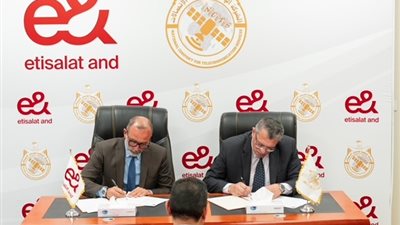 إي آند مصر توقع عقد اتفاق لتقديم خدمات اتصالات متطورة عبر القمر الصناعي طيبة 1