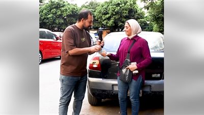 تبحث عن عمل ولا تعلم مكان طليقها.. فيديو أم لصغيرين تتبرع بآخر 20 جنيها معها يتصدر التريند