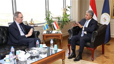 وزير السياحة يبحث مع السفير السويدي إمكانية تنظيم معارض أثرية للترويج السياحي