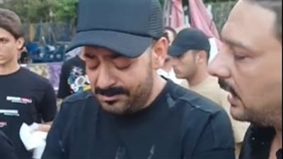  إسماعيل الليثي خلال تلقيه عزاء نجله: كان واقف في الشباك واختل توازنه ووقع| بث مباشر 