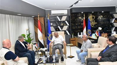 محافظ أسوان: التحليل المستمر لمياه الشرب أثبت صلاحيتها وجودتها