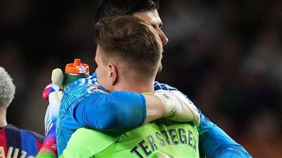 حارس ريال مدريد يدعم شتيجن بعد إصابته الخطيرة