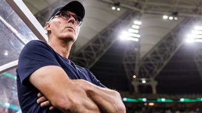 بعد الهزيمة أمام الهلال.. نادي الاتحاد يعطي فرصة أخيرة لمدربه الفرنسي لوران بلان