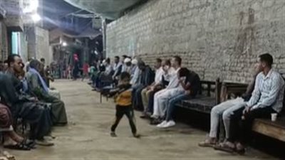 أهالي المنيا يقدمون واجب العزاء لأسرة شقيقين لقيا مصرعهما في حادث قطار الصعيد| بث مباشر 