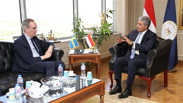 وزير السياحة وسفير