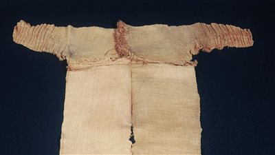 المتحف القومي للحضارة يعلن عن عرض رداء من الكتان لسيدة