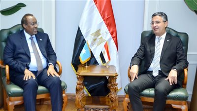 وزير التموين يلتقي سفير جمهورية الصومال الفيدرالية