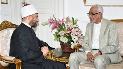 وزير الأوقاف خلال استقباله شيخ الطريقة الرضوانية: الكلام عن الوطن وقعه مهم على الآذان في الساحات 