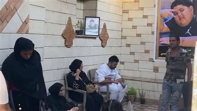 بيوزع وجبات على روحه.. إسماعيل الليثي يزور قبر نجله ضاضا في اليوم الثالث لوفاته| بث مباشر 