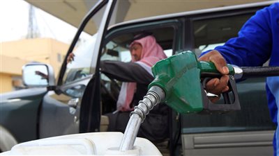 الكويت تدرس رفع أسعار الوقود على الوافدين فقط