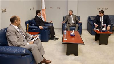 السياحة تبحث زيادة فرص الاستثمارات وأعداد الغرف الفندقية مع شركة سعودية