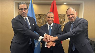 وزير الخارجية يعقد اجتماعا ثلاثيا مع نظيريه اليوناني والقبرصي 