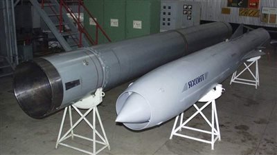 تهدد السفن الأمريكية.. مباحثات سرية لإرسال صواريخ ياخونت من موسكو إلى الحوثيين بوساطة إيرانية