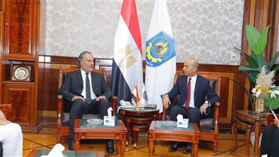 رئيس جامعة دمنهور يلتقي القنصل العام الليبي لبحث سبل التعاون بين الطرفين