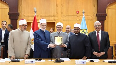بعد تكليفه أمينًا عامًّا للبحوث الإسلامية.. مجلس جامعة الأزهر يكرم الدكتور محمد عبد الدايم الجندي