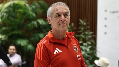 الأهلي يتوجه لملعب فيصل بن فهد لخوض المران الختامي استعدادًا للزمالك