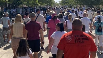 معابد الكرنك تستقبل ما يقرب من 8 آلاف زائر في يوم السياحة العالمي| صور