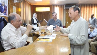 محافظ المنيا يصدر قرارات بإنشاء مدارس وصرف إعانات لحالات إنسانية