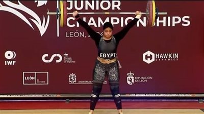 وزير الرياضة يهنئ رحمة أحمد بطلة المشروع القومي لرفع الأثقال بعد تتويجها بـ3 ذهبيات