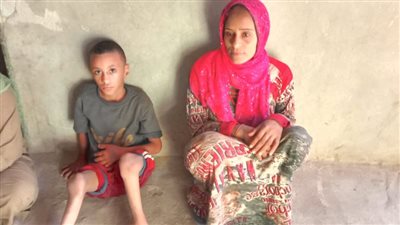 يعاني من تشوهات خلقية.. معتز يناشد المسئولين بإجراء عملية جراحية ليتمكن من الذهاب إلى المدرسة في سوهاج