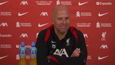 سلوت يكشف موقف أليسون من مباراة ليفربول وولفرهامبتون في الدوري الإنجليزي