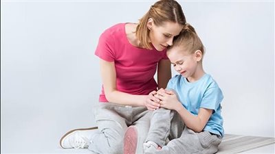 3 سلوكيات أساسية يمكن للوالدين اتباعها لتعزيز الصحة النفسية لأطفالهم