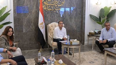 رئيس الوزراء يستعرض الموقف التنفيذي لمكونات مشروع التجلي الأعظم