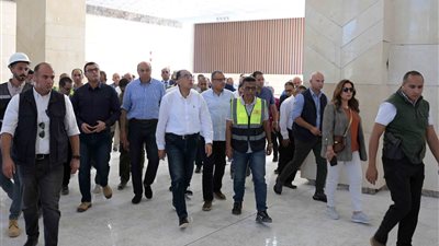 رئيس الوزراء يتفقد أعمال تطوير مطار سانت كاترين الدولي