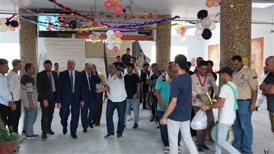 بالحلوى والورود.. تربية الأزهر تستقبل الطلاب في بداية العام الدراسي الجديد بأجواء مبهجة| صور