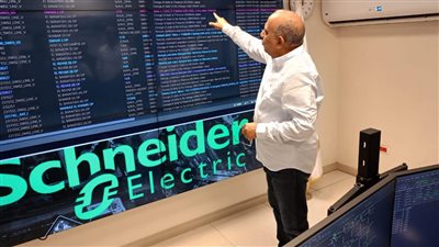 في زيارة مفاجئة.. وزير الكهرباء يتفقد شركة شمال القاهرة