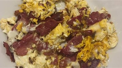 طريقة عمل البيض بالبسطرمة نادية السيد.. طعم مصري أصيل في دقائق