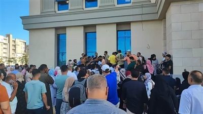 زحام شديد من المواطنين لشراء كراسات شروط 1645 وحدة سكنية جديدة بالمحافظات