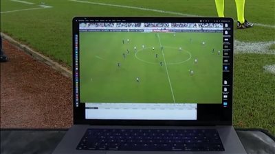 وضع لاب توب أمام الكاميرا.. واقعة غريبة لـ مورينيو في مباراة فنربخشة وأنطاليا بالدوري التركي | صور