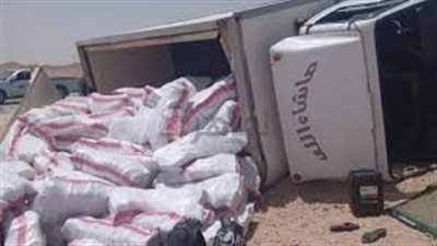 مصرع شاب وإصابة آخر في حادث انقلاب سيارة ثلاجة بالأقصر