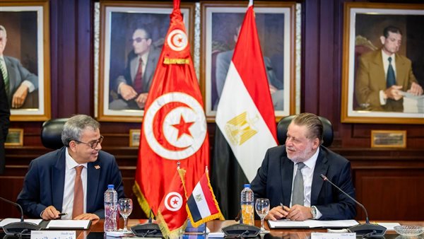 جانب من توقيع الاتفاقية