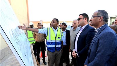 وزير الإسكان يوجه بالالتزام بالمعايير القياسية لتشغيل وصيانة محطة مياه الشرب بأسوان الجديدة