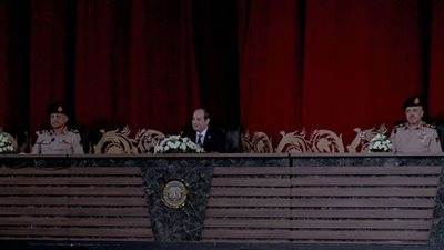 السيسي خلال لقائه طلاب الأكاديمية العسكرية: تماسك ووحدة الشعب المصري هما محور الارتكاز والحماية للدولة