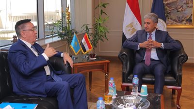 وزير السياحة يبحث مع سفير كازاخستان بالقاهرة إمكانية إقامة معارض أثرية في بلاده