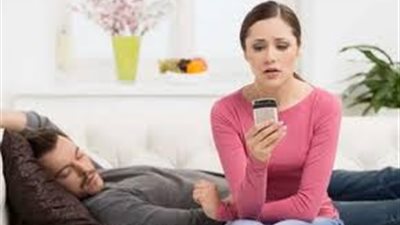 هل يجوز التجسس على الزوج الخائن؟.. أمين الفتوى يجيب