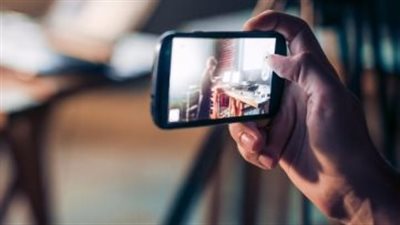 بعد فيديوهات هدير عبد الرازق.. محامٍ يطالب بتجريم التصوير في أوضاع مخلة